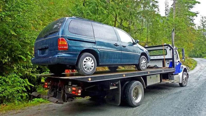 Richmond flatbed towing a cargo van