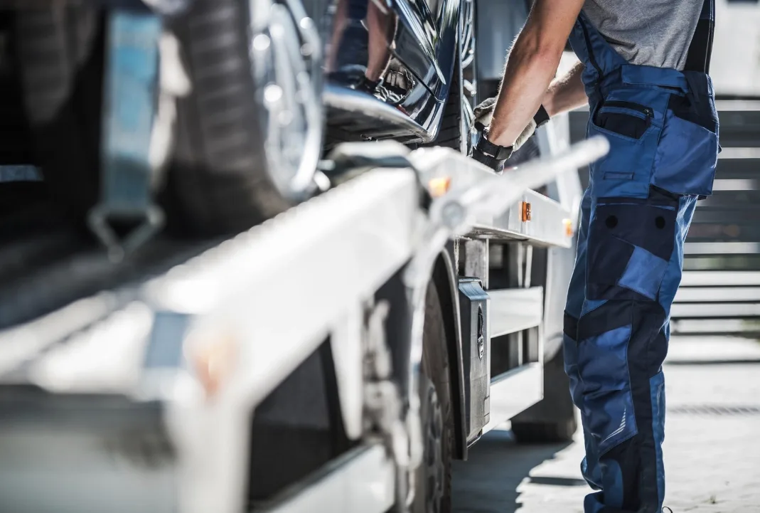 Richmond tow truck driver loading a car onto a flatbed